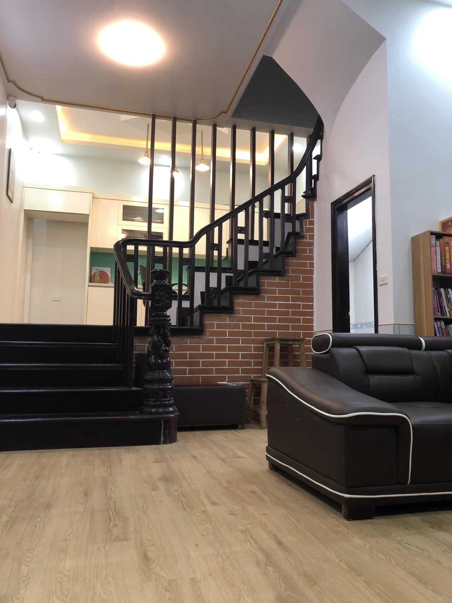 TRUNG TÂM CẦU GIẤY - 15M RA Ô TÔ - NHÀ ĐẸP Ở NGAY - ĐẦY ĐỦ CÔNG NĂNG