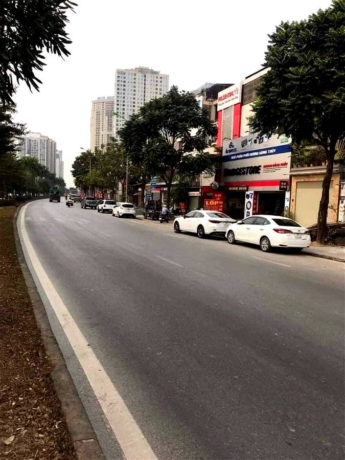 Bán gấp nhà 4 tầng mặt phố Văn Khê, 190m², MT 10m, thang máy, 38 tỷ