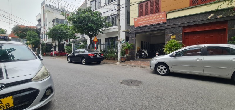 BÁN GẤP LÔ ĐẤT HOA LÂM - ĐẤU GIÁ VIỆT HƯNG, LÔ GÓC 2 THOÁNG, ĐƯỜNG THÊNH THANG, VỈA HÈ ĐÁ BÓNG.