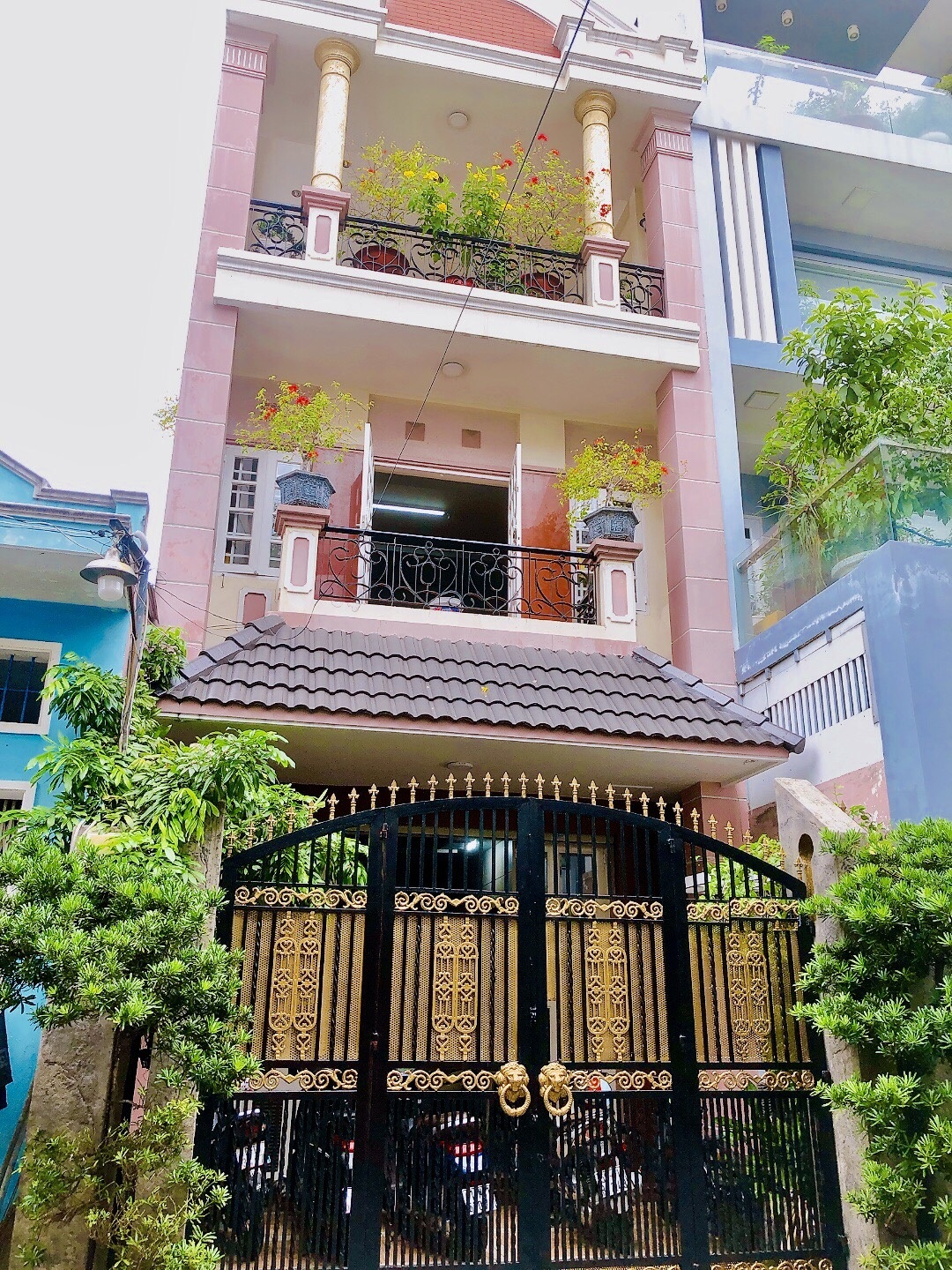 Bán nhà hẻm 8m thông đường Tân Sơn Nhì,DT:5.2x23m đúc 3 tấm nhà mới giá 14.9 tỷ