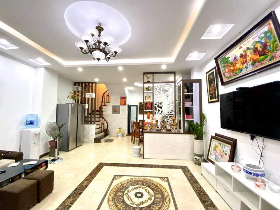 Chính Chủ cần bán gấp! Phố Khương Đình, diện tích 39.7m2; xây 5 tầng; mặt tiền 4m5; giá 4tỷ1!