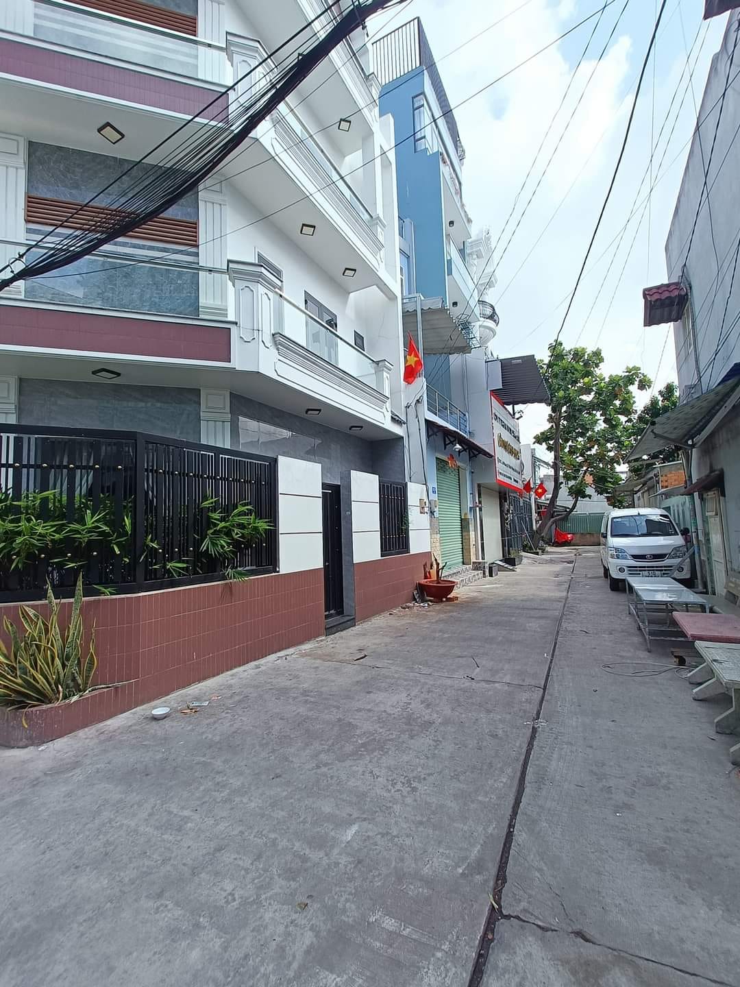 HƯƠNG LỘ 2 - B.TÂN - LÔ GÓC KO LỘ GIỚI - 4 TẦNG - ĐƯỜNG 8M THÔNG TỨ TUNG - NHỈNH 6 TỶ