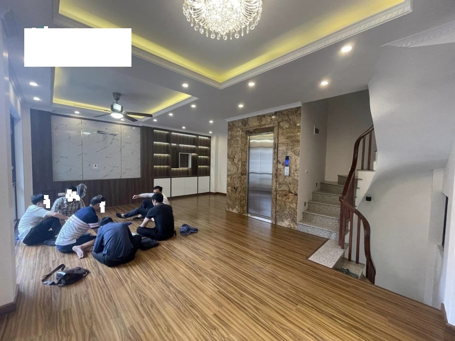 Bán tòa nhà 8 tầng thang máy mặt phố Vạn Phúc 100m2*MT6m - Kinh doanh - Văn phòng - 25 tỷ.