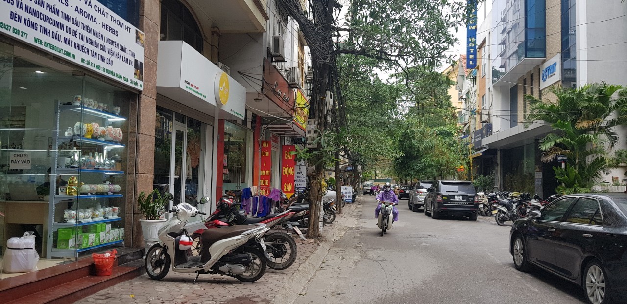 Bán nhà mặt phố Nguyễn Khang 40m2*4T*MT3.5m , vỉa hè, ô tô tránh, kinh doanh tốt - 6.9 tỷ.