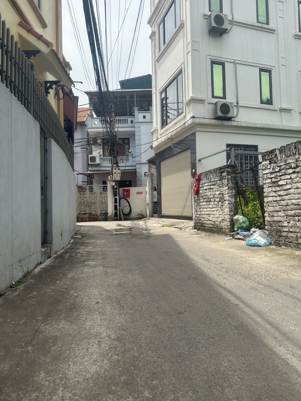 Bán nhà Cự Khối cực đẹp, ô tô, 40 m2, 5 tầng, MT 5 m, chỉ 3 tỷ.