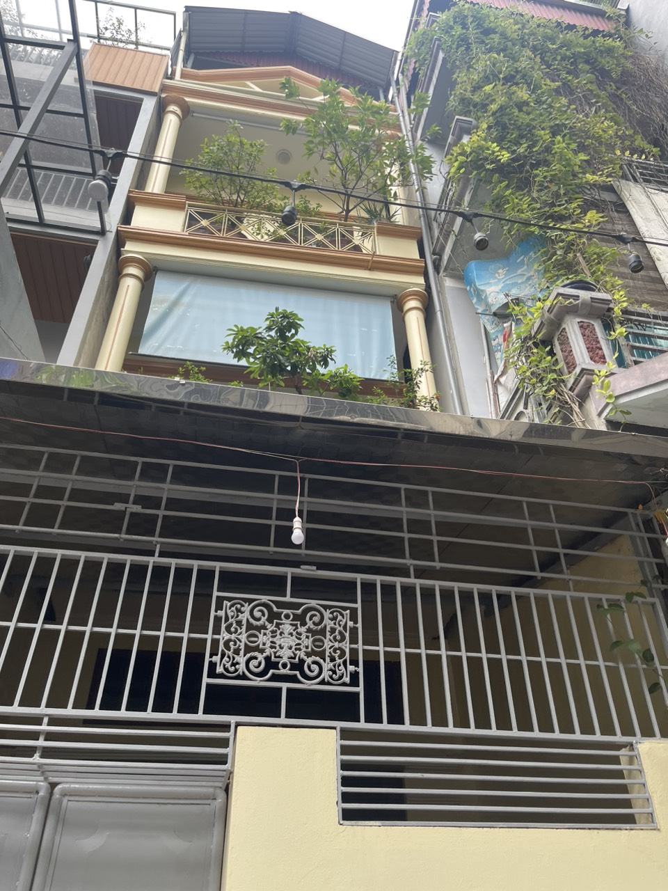 NHÀ PHỐ ÁI MỘ - LÔ GÓC - GẦN HỒ, CÔNG VIÊN.