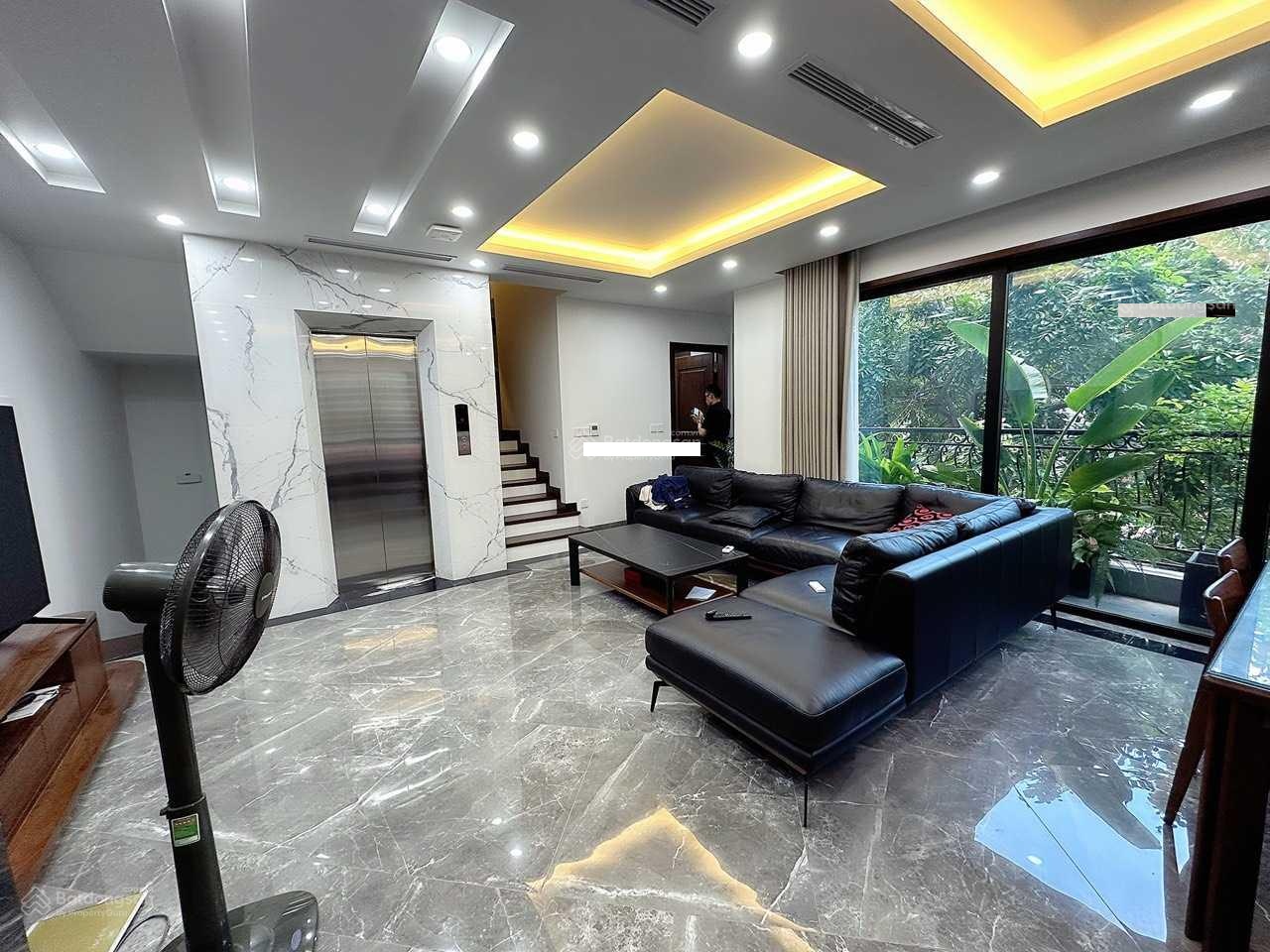 Bán biệt thự đẳng cấp đường Chu Huy Mân 180m*4T*MT9m, sân vườn, nội thất cao cấp - 34 tỷ.