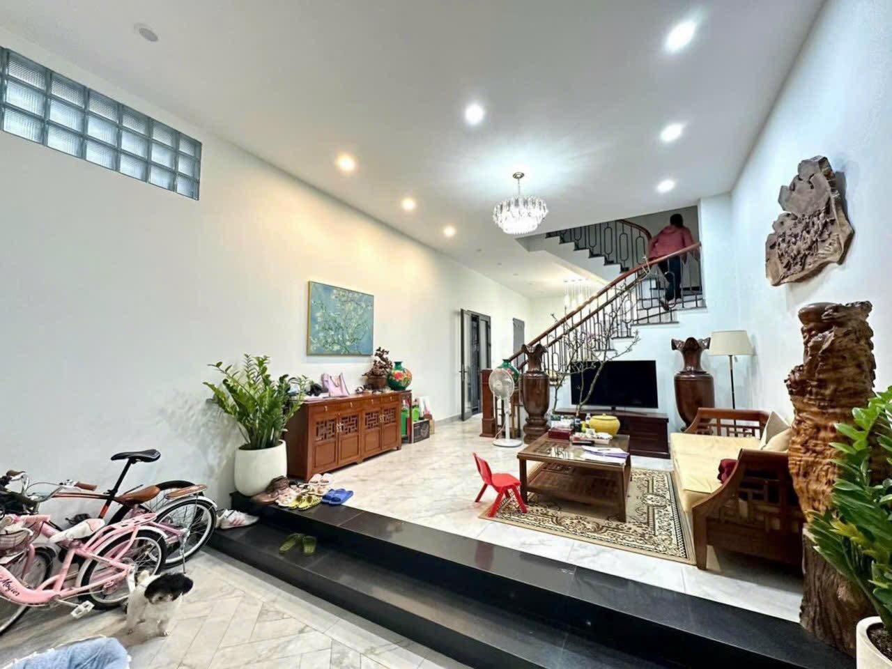 BÁN GẤP NHÀ LÔ GÓC PHỐ XUÂN ĐỈNH.DT:63M2,MT:4,5M.Ô TÔ 7 CHỖ ĐỖ CỬA.NGÕ THÔNG THẲNG NGOẠI GIAO ĐOÀN