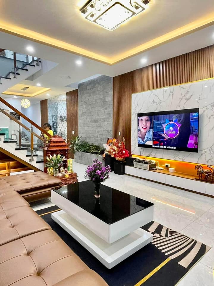 Bán nhà phố Nguyễn Ngọc Vũ, quận Cầu Giấy. Oto đỗ cửa. DT 45m x 5 tầng x Giá 6 tỷ