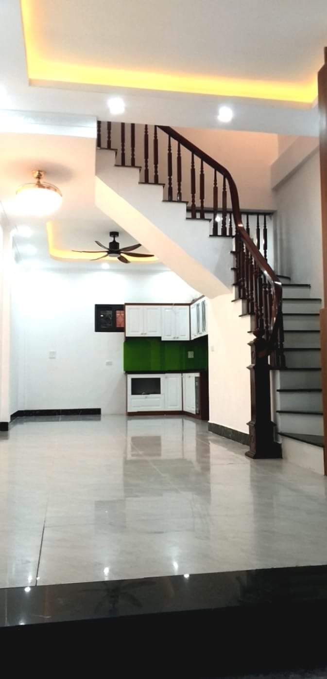 BÁN NHÀ MỚI ĐẸP 4 TẦNG PHỐ KHƯƠNG TRUNG QUẬN THANH XUÂN DT:42M2 MT:4M2 6 PHÒNG NGỦ GIÁ: 4.1 TỶ .