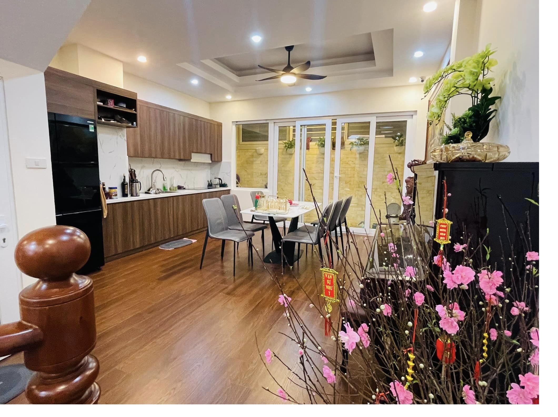 Bán Nhà Phố Phạm Tuấn Tài phân lô lô góc ô tô 50m mt5m chỉ 14 tỷ.