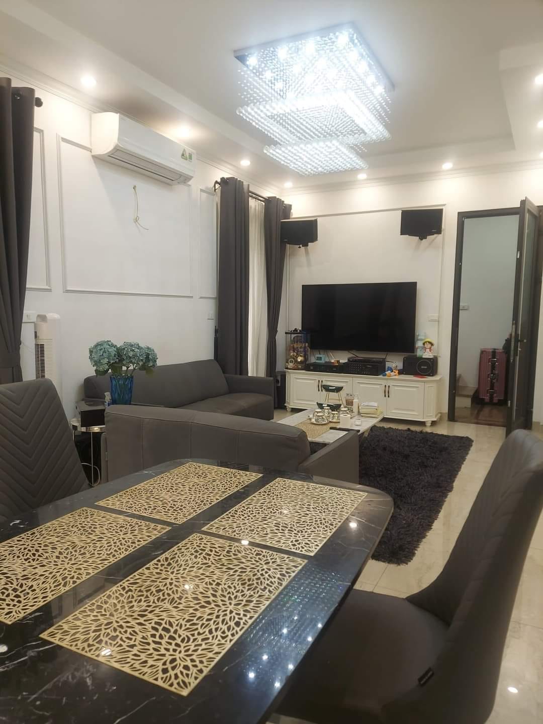 MẶT PHỐ KIM HOA 40M, 5T, MT 5M, THANG MÁY, Ô TÔ TRÁNH, KD SẦM UẤT, NHỈNH 13 TỶ,