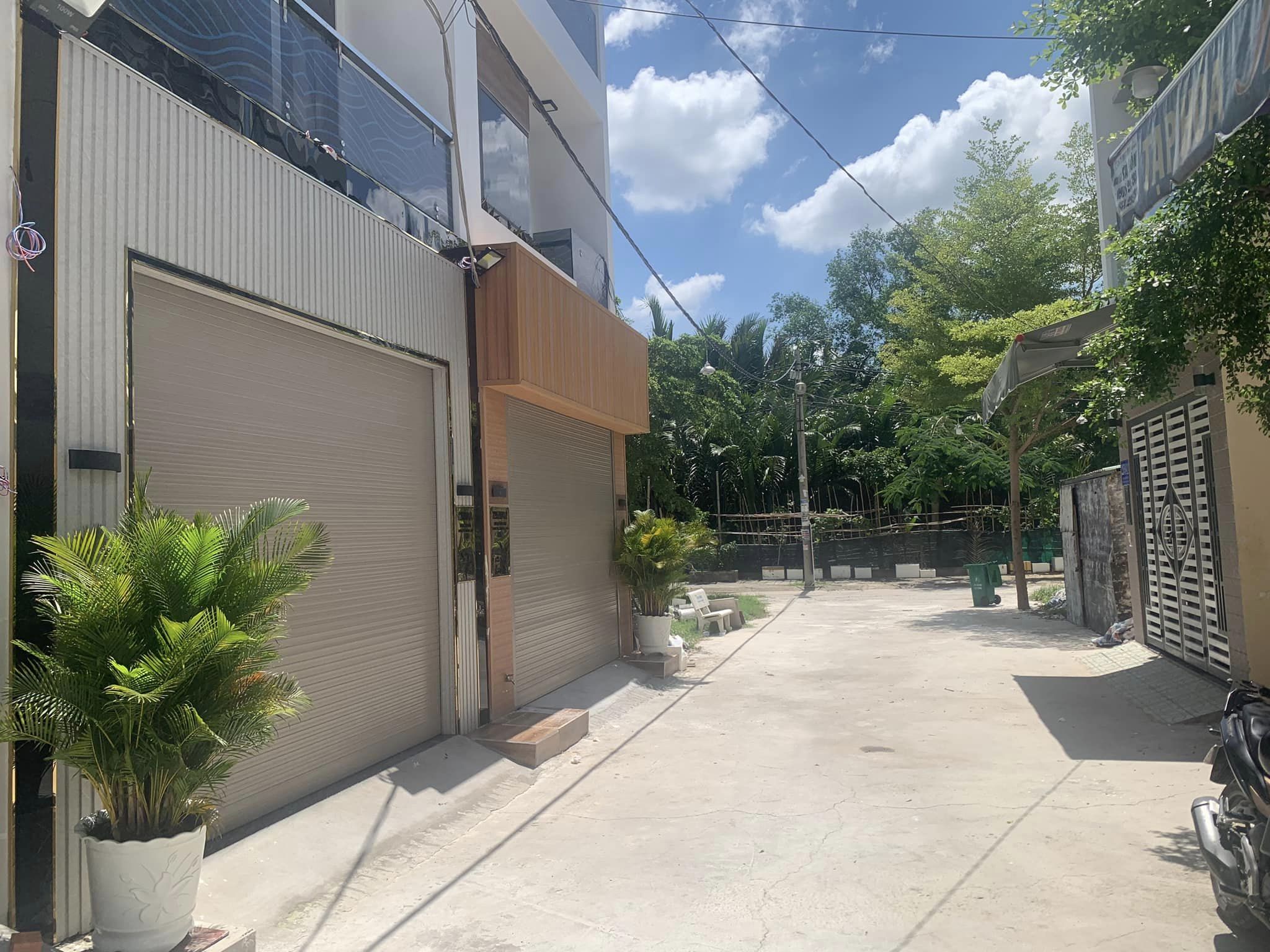 BÁN NHÀ TT NHÀ BÈ - 4 TẦNG - 4X13 M - HẺM XE HƠI 7 CHỖ - 3.X TỶ