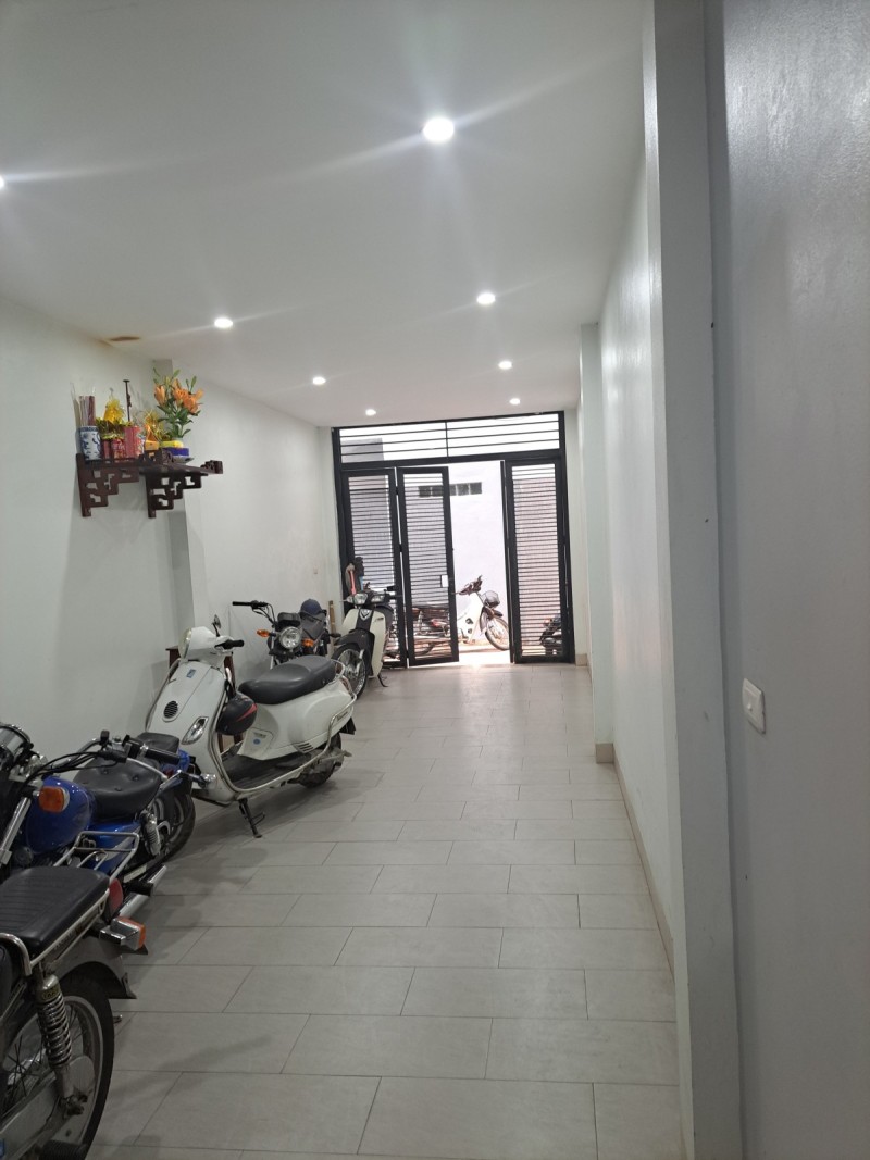 NHÀ ĐẸP HOÀNG NHƯ TIẾP, THANG MÁY, OTO DỪNG ĐỖ