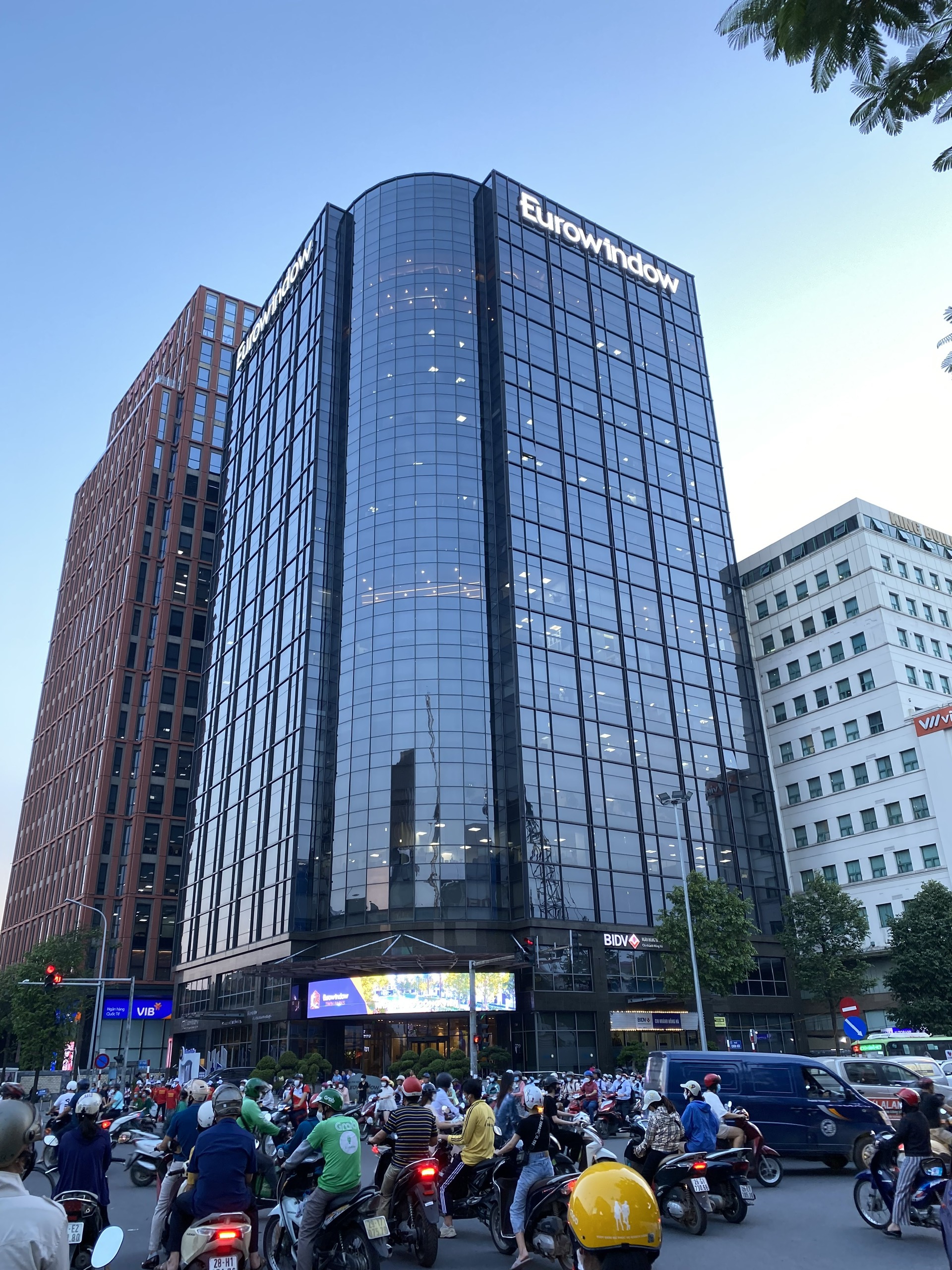 Cho thuê văn phòng 100m2 đến 1000m2 tòa Eurowindow, số 2 Tôn Thất Tùng, đa dạng tiện ích