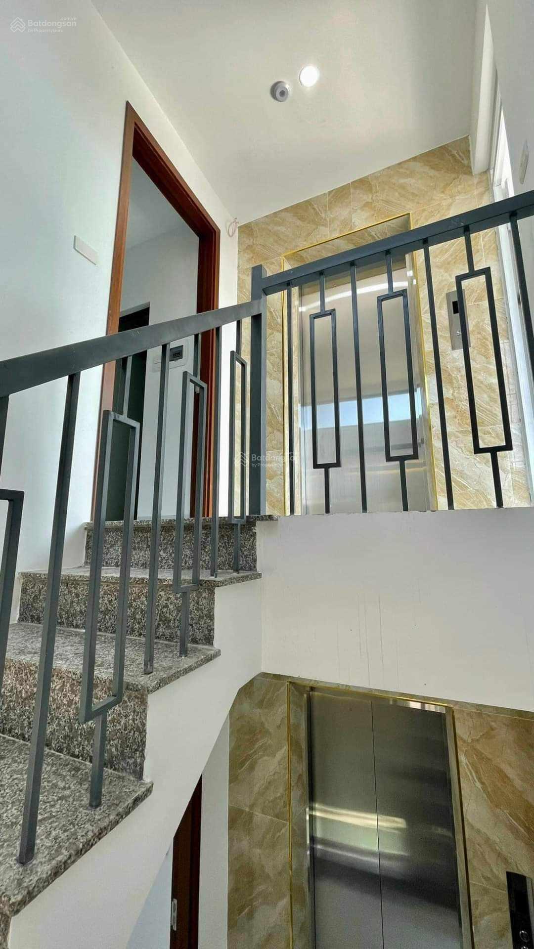 Bán nhà phố Ngọc Lâm. 65m2 x 6T. MT 5.5m. Xây 10 phòng. Kinh doanh đỉnh. ÔTô.