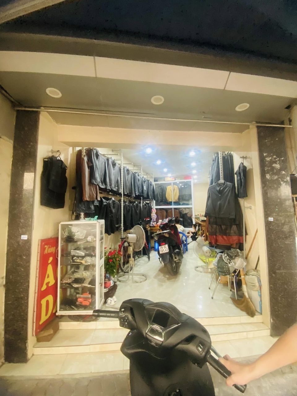 Bán nhà mặt phố Xã Đàn, Đống Đa 2 mặt phố, 3 tầng 22 m2 giá 7.6 tỷ.