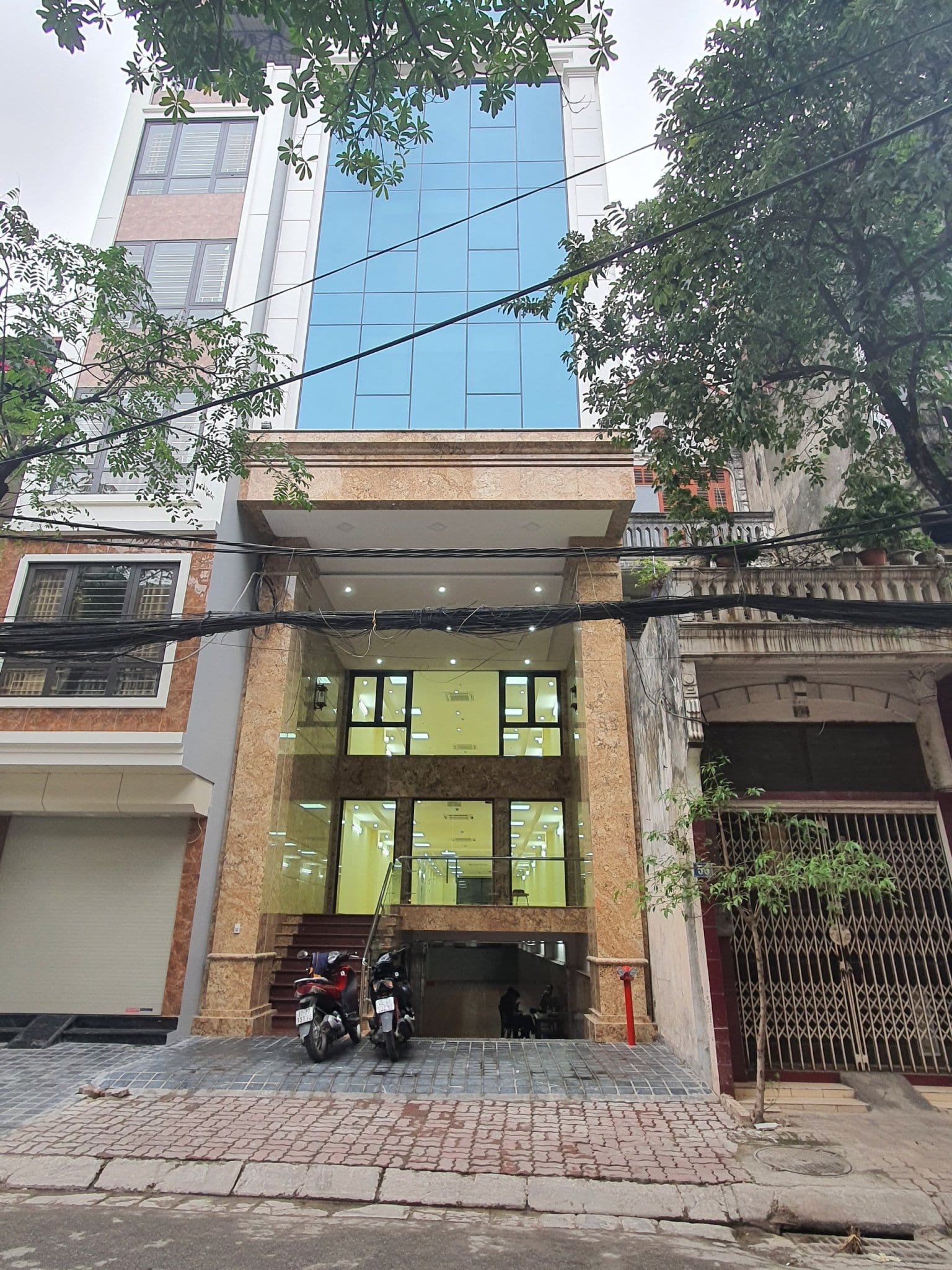 Bán nhà mặt phố Lý Nam Đế, Hoàn Kiếm 83m, 8 tầng, mt 6m.Giá: 56.5 tỷ.