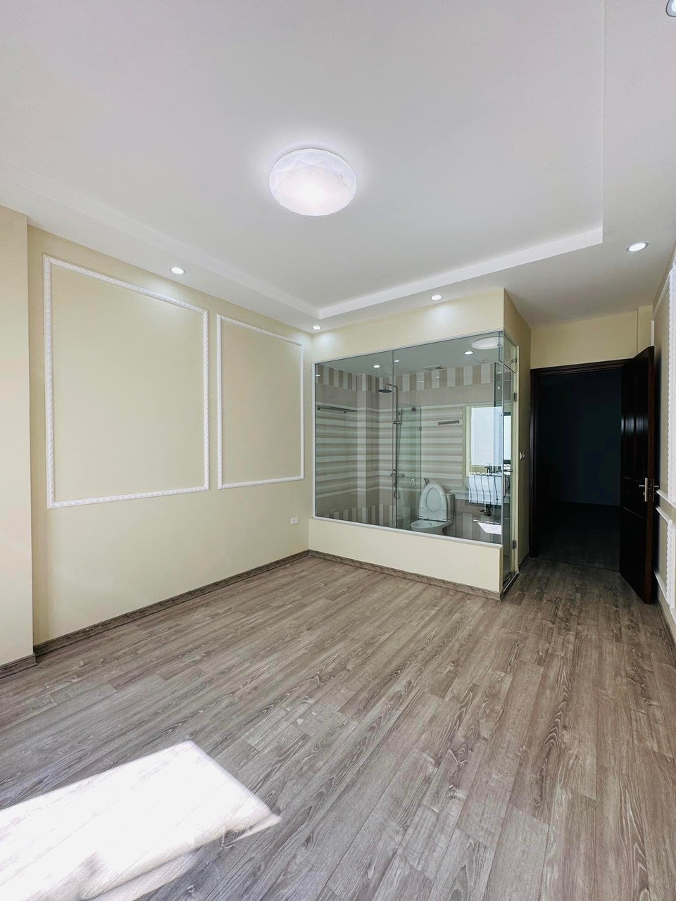 Bán đất tặng nhà phố Nguyễn Khang full nội thất 40m 5Tg MT 3,6m Chỉ 5,8 tỷ.