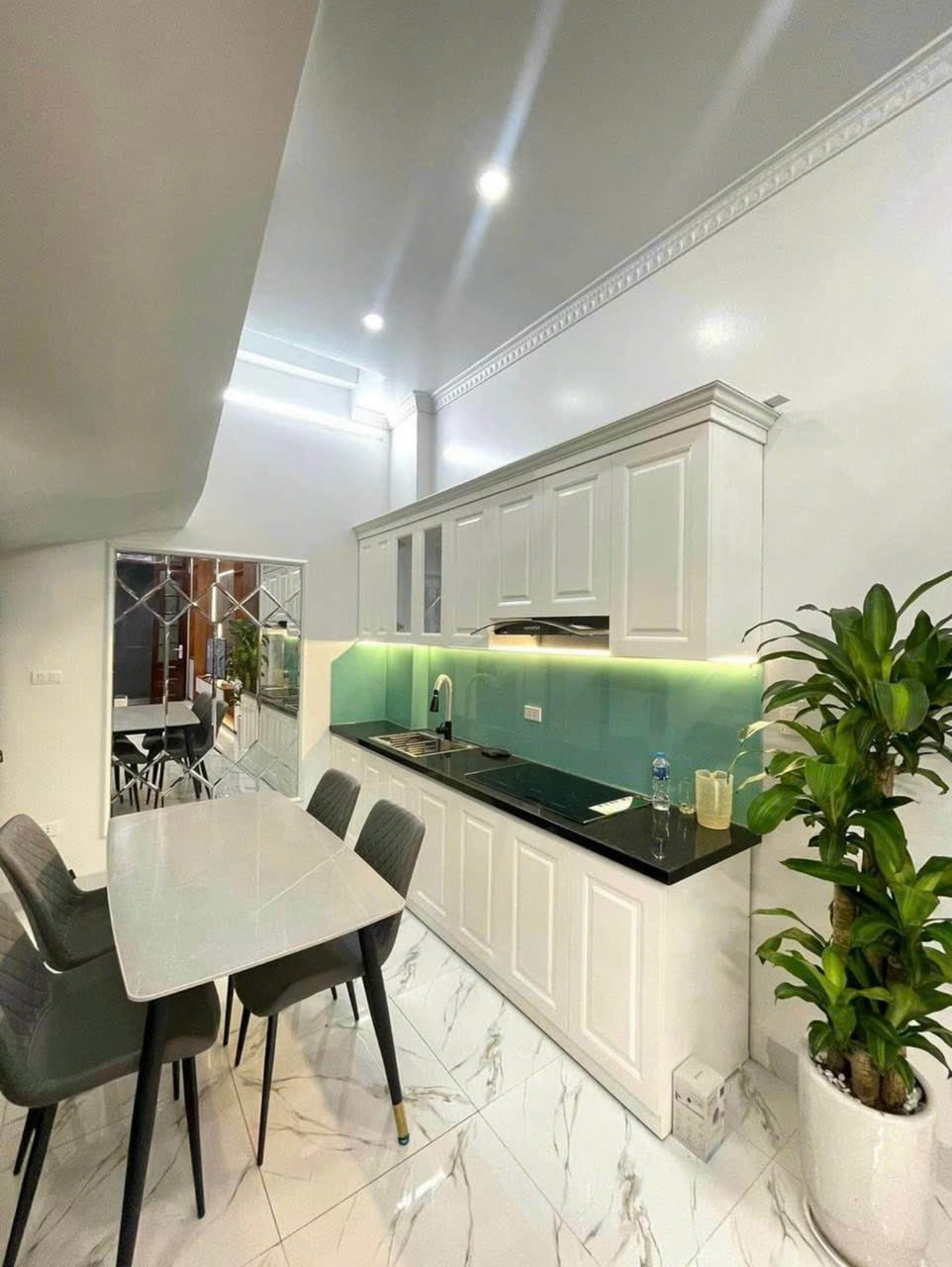 Bán nhà phân lô 40m2 x 4.5 tầng đường 11m vỉa hè giá tốt nhất thị trường