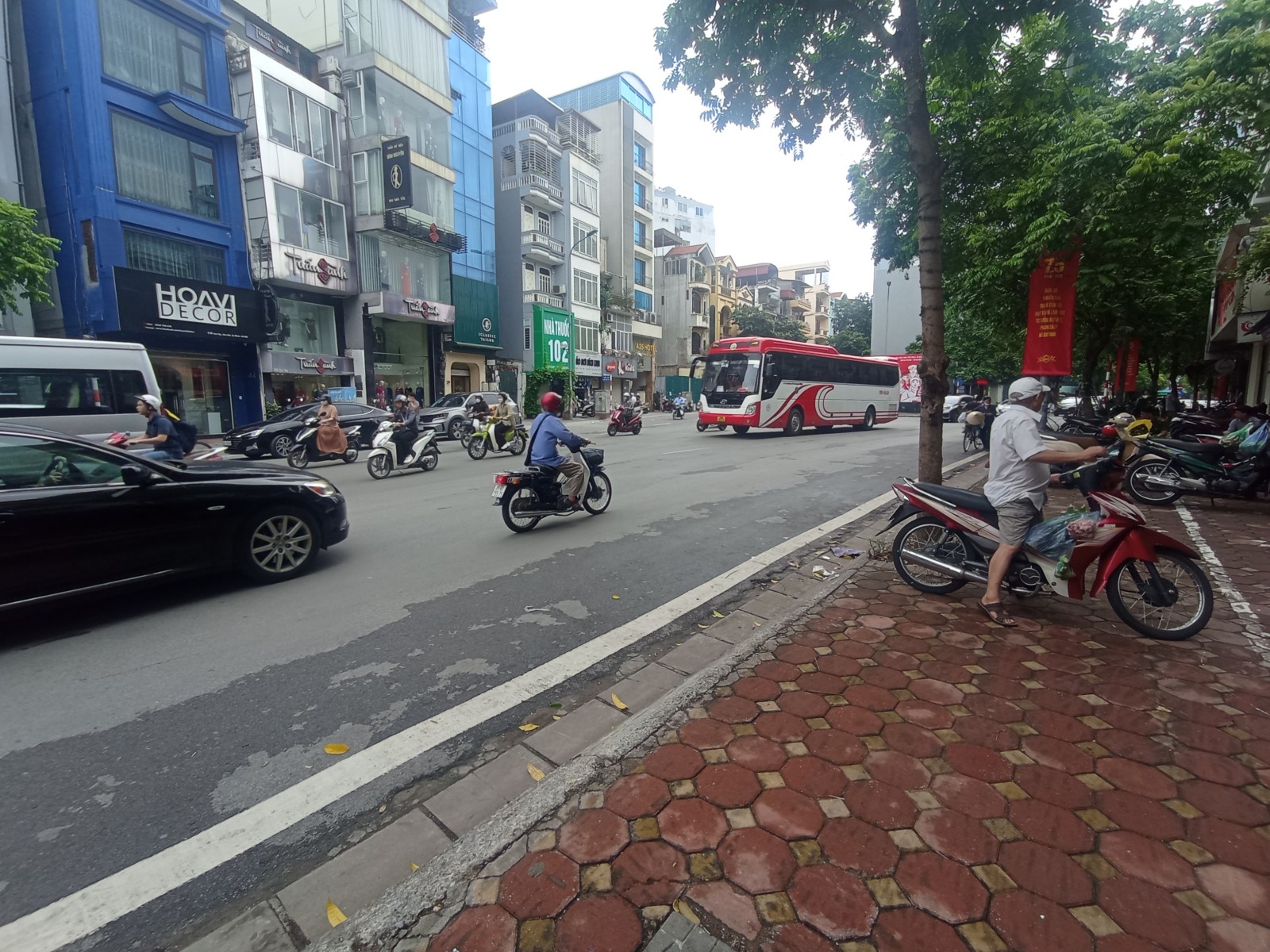 Bán nhà mặt phố Sơn Tây, Ba Đình - Vỉa hè rộngKD đa dạng: 64m2, 5T, MT4m, 26.5 tỷ