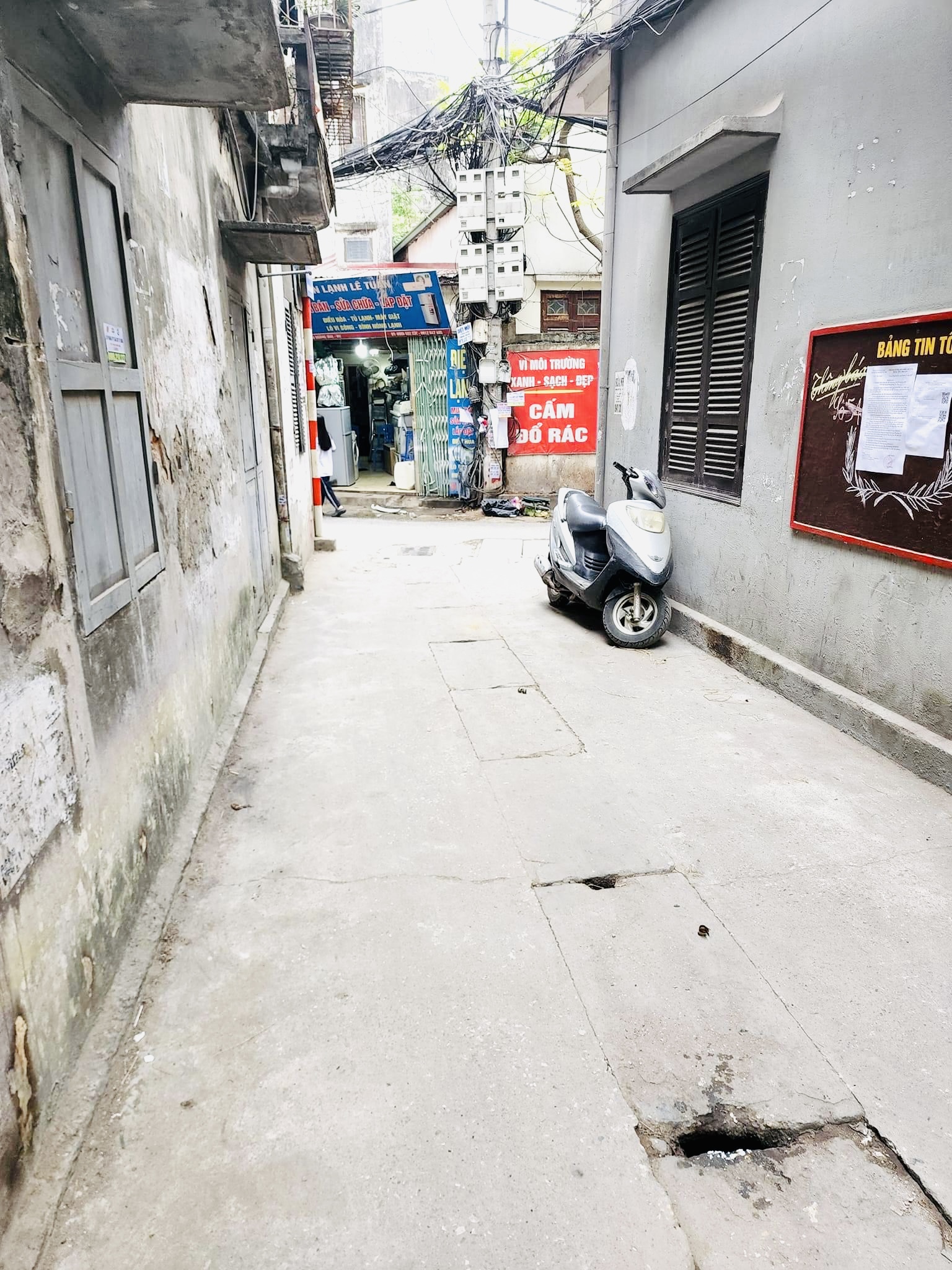 BÁN NHÀ NGÕ 79 HOÀNG MAI - 21M 3 TẦNG MT 3.2M - DƯỚI 2 TỶ NGÕ RỘNG BA GÁC TRÁNH 10M RA MẶT PHỐ SỔ ĐỎ RIÊNG ĐẸP