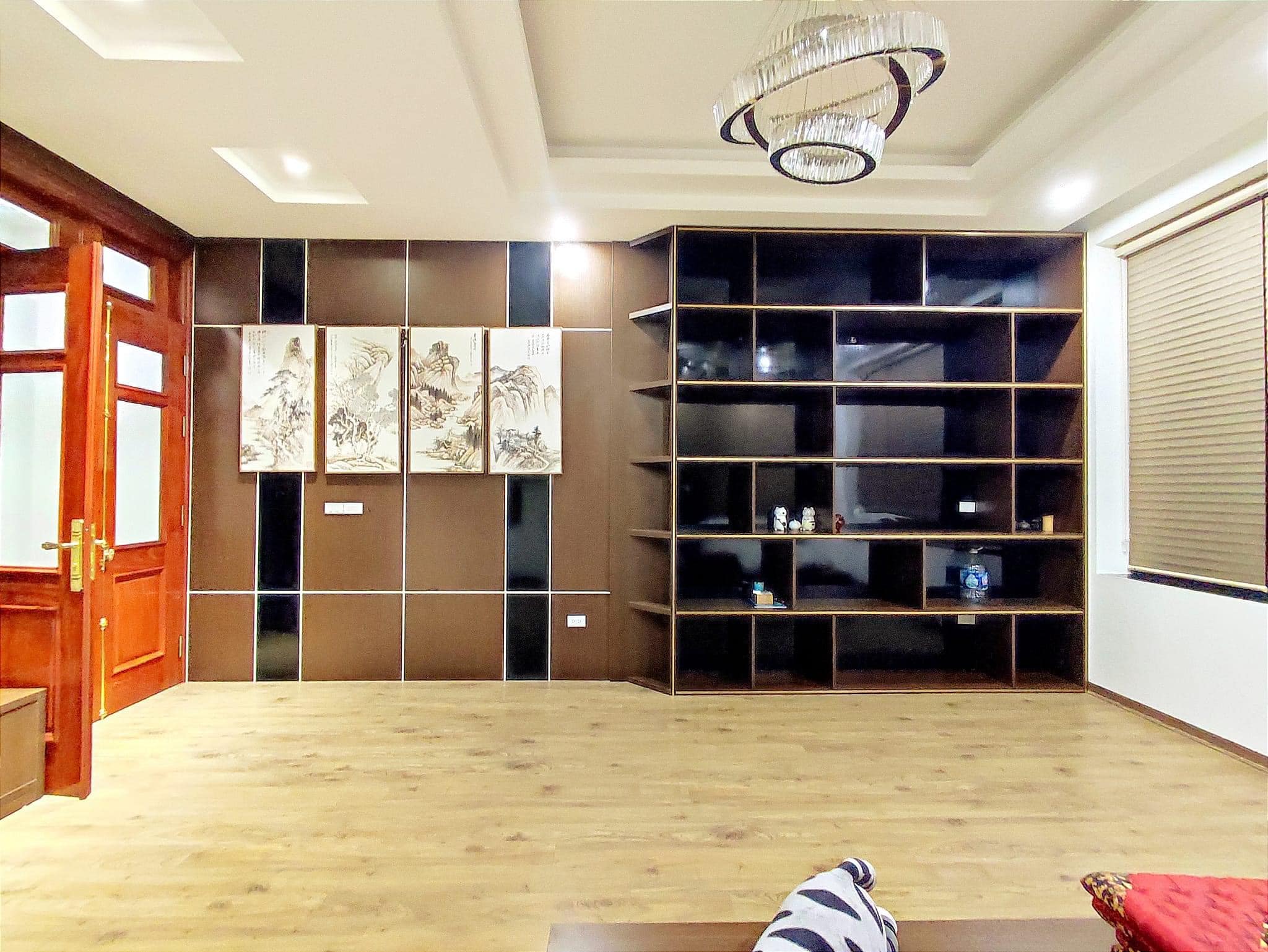 Bán căn nhà 95m2 phố Âu Cơ, Tây Hồ Gara 2 Ô tô Vỉa hè 2m Kinh doanh đỉnh 9.2 Tỷ