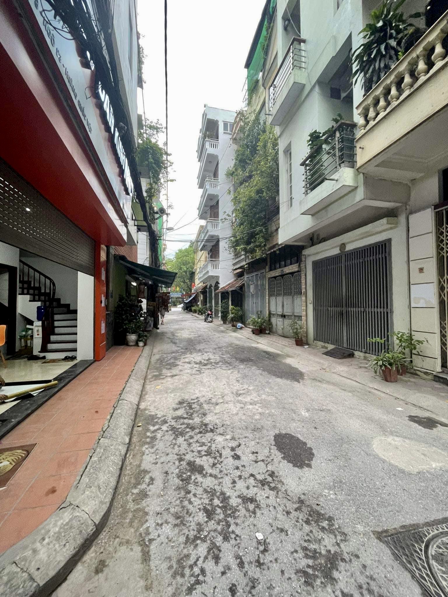 CHƯA ĐẾN 3 TỶ - 5 TẦNG Ở NGAY, GẦN MẶT PHỐ NGÔ GIA TỰ, LONG BIÊN