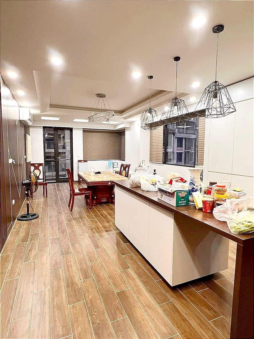 Bán nhà 92m2 phố Âu Cơ, Tây Hồ Gara Ô tô thông Vỉa hè đẹp Kinh doanh tốt 9.5 Tỷ