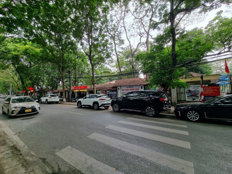 SIÊU BIỆT THỰ LÀNG QUỐC TẾ THĂNG LONG, 700M2, 4 TẦNG, MẶT TIỀN 22M, GIÁ 245 TỶ.