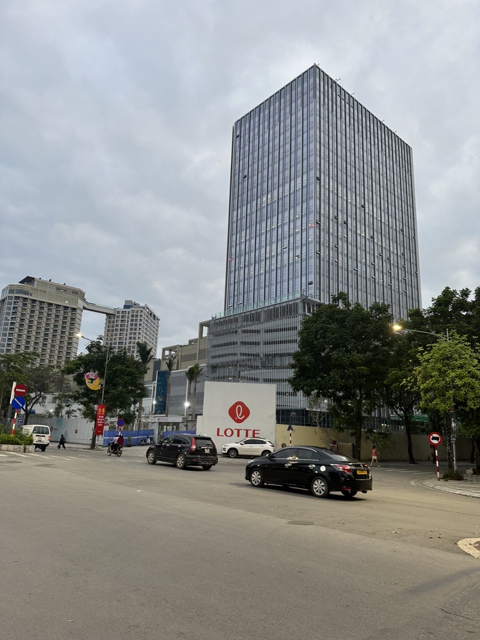 Bán mảnh đất 75m2-MT 7,2m tặng nhà 3 tầng đường Xuân La-trung tâm quận Tây Hồ, Giá 9,3 Tỷ.