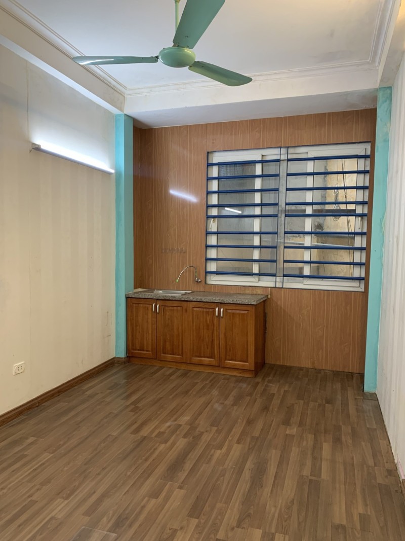 Bán nhà Mặt phố Nguyễn Phong Sác, Cầu Giấy: KD đa dạng ,sầm uất. 44m2, 6 T, 16 tỷ.