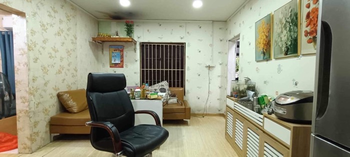 Bán căn tập thể tầng 3 - 2 thoáng, Hoàng Đạo Thành Kim Giang, cơ hội sở hữu với giá rẻ 1.75 tỷ