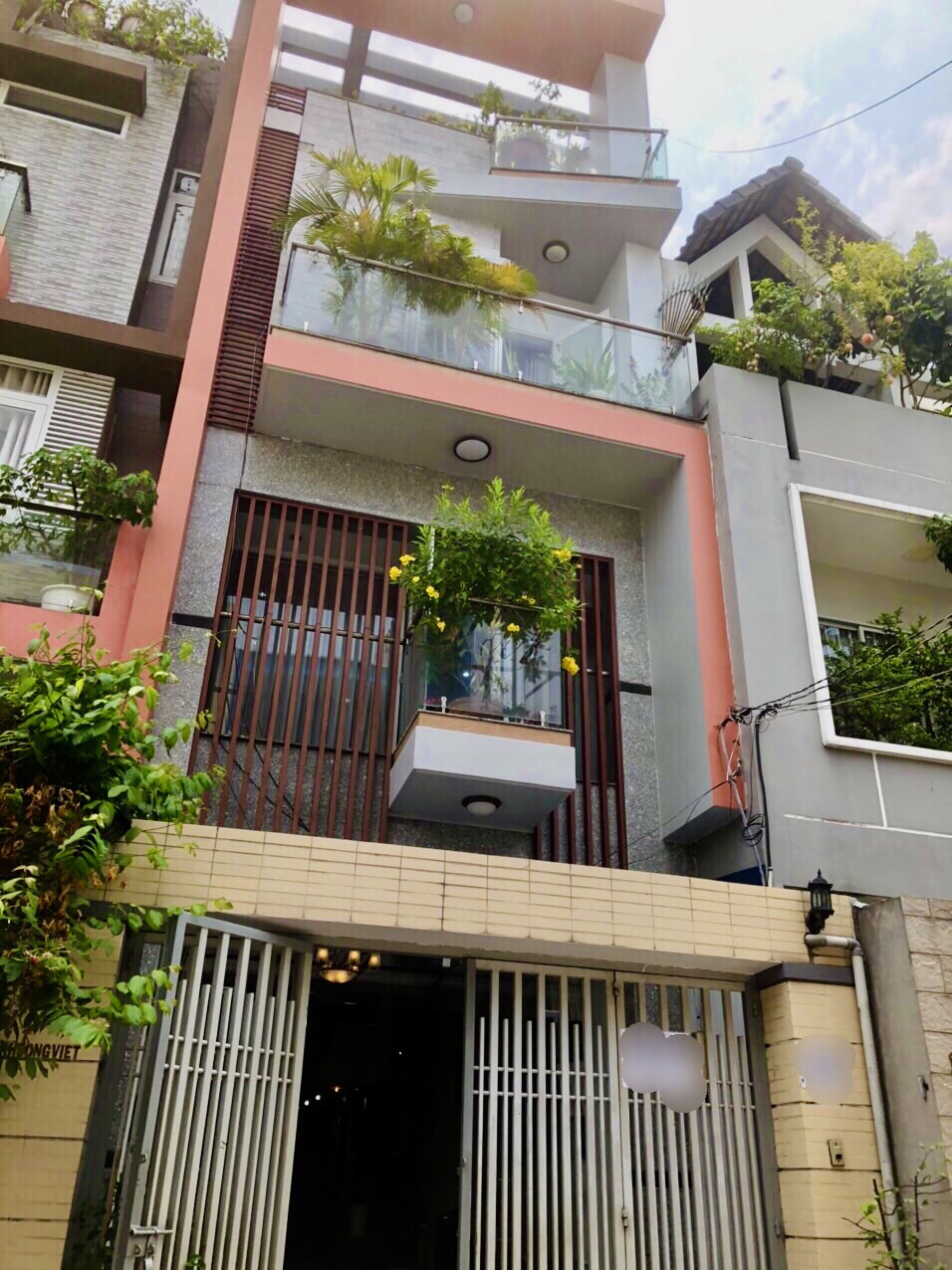 Bán nhà hẻm nhựa 8m đường Khuông Việt,DT:4.5x21m đúc 3 lầu giá 10.5 tỷ