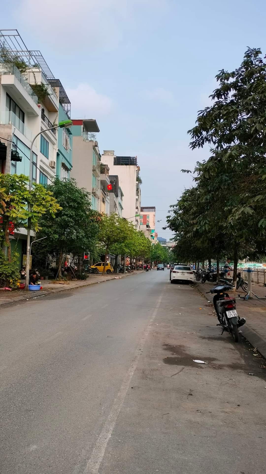 MẶT HỒ HẠ ĐÌNH, KINH DOANH ĐỈNH, 105M, 3T, MẶT TIỀN 5.5M, 2 VỈA HÈ, Ô TÔ DỪNG ĐỖ, 25 TỶ