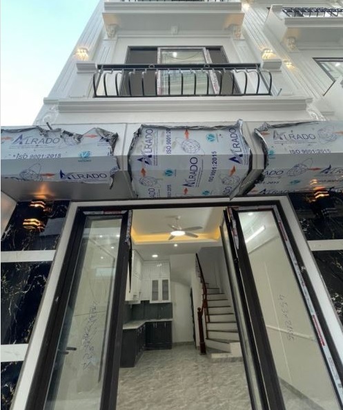 2 tỷ 2 có ngay nhà 4 tầng nằm ngay sát đường Lê Trọng Tấn trung tâm giao thương buôn bán - PB