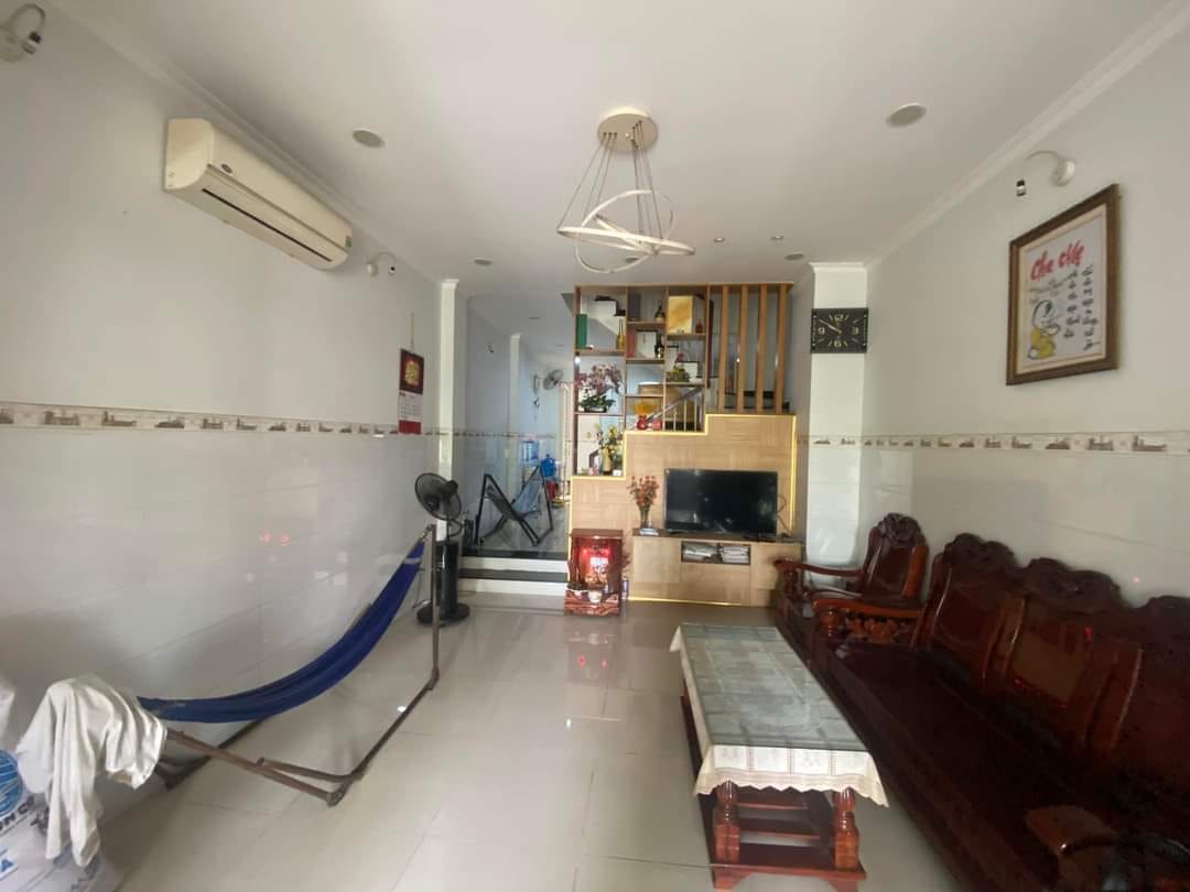 NHÀ HXH NGAY LÀNG ĐẠI HỌC THỦ ĐỨC 3 TẦNG 4PN CHỈ VỚI 5 TỶ ( TL )