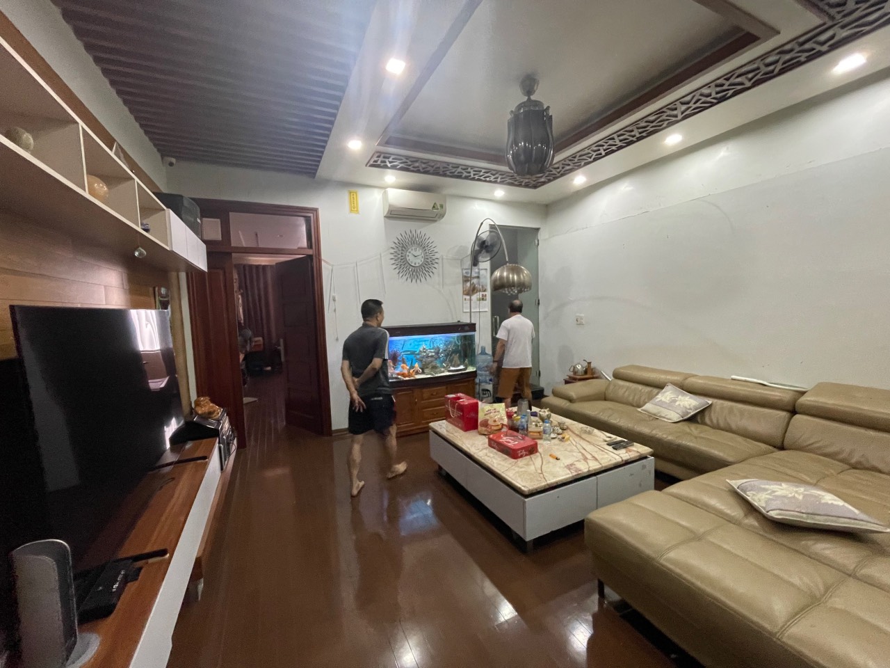 Bán nhà mặt đường Dư Hàng (đoạn đẹp) - 107m2 - mt 5m - vuông vắn - 3 tầng - 12,7 tỷ