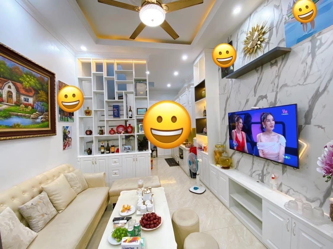 BÁN NHÀ ĐẸP 5 TẦNG PHỐ KHƯƠNG TRUNG SỔ ĐỎ 50M2 DIỆN TÍCH XÂY DỰNG 34M2 GỒM 3 NGỦ MT:3.7M ÔTÔ ĐỖ CỔNG GIÁ: 4.25 TỶ .