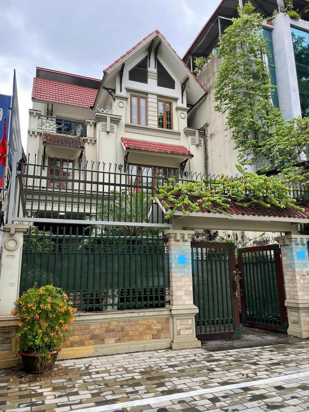 BIỆT THỰ ĐẲNG CẤP THÁI HÀ 250M2 - 50TỶ- KHU VỰC QUAN CHỨC- TRUNG TÂM ĐỐNG ĐA - HIẾM NHÀ BÁN - VỪA Ở VỪA LÀM VĂN PHÒNG CỰC ĐẸP