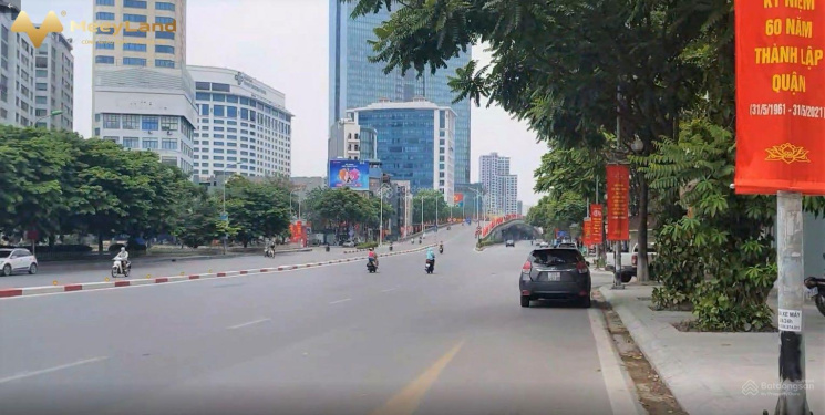 Mặt Phố Nguyễn Chí Thanh, KD Cực Đỉnh, Dòng Tiền 1 Tỷ/Năm, Vỉa Hè Thênh Thang, Mặt Tiền 8m