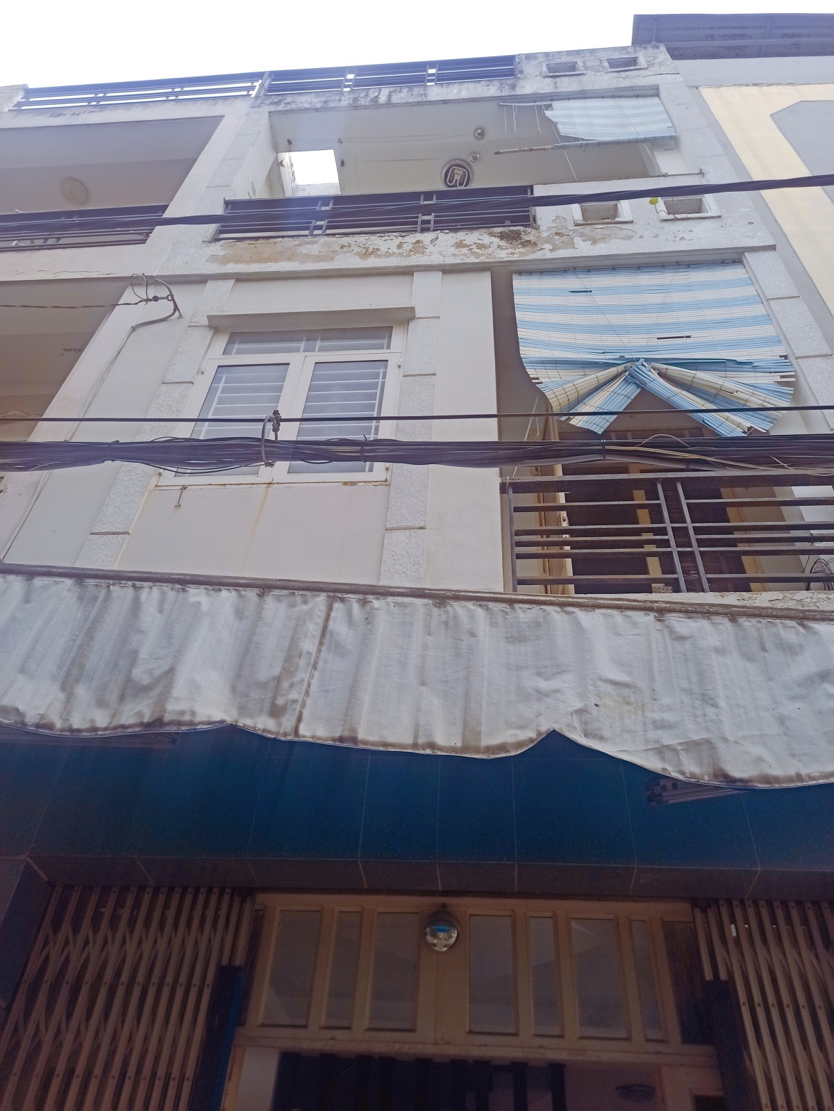 Xe hơi vào tận nhà đường Nguyễn Hồng Đào, 40m², 3 tầng, 4.9 tỷ, ở ngay