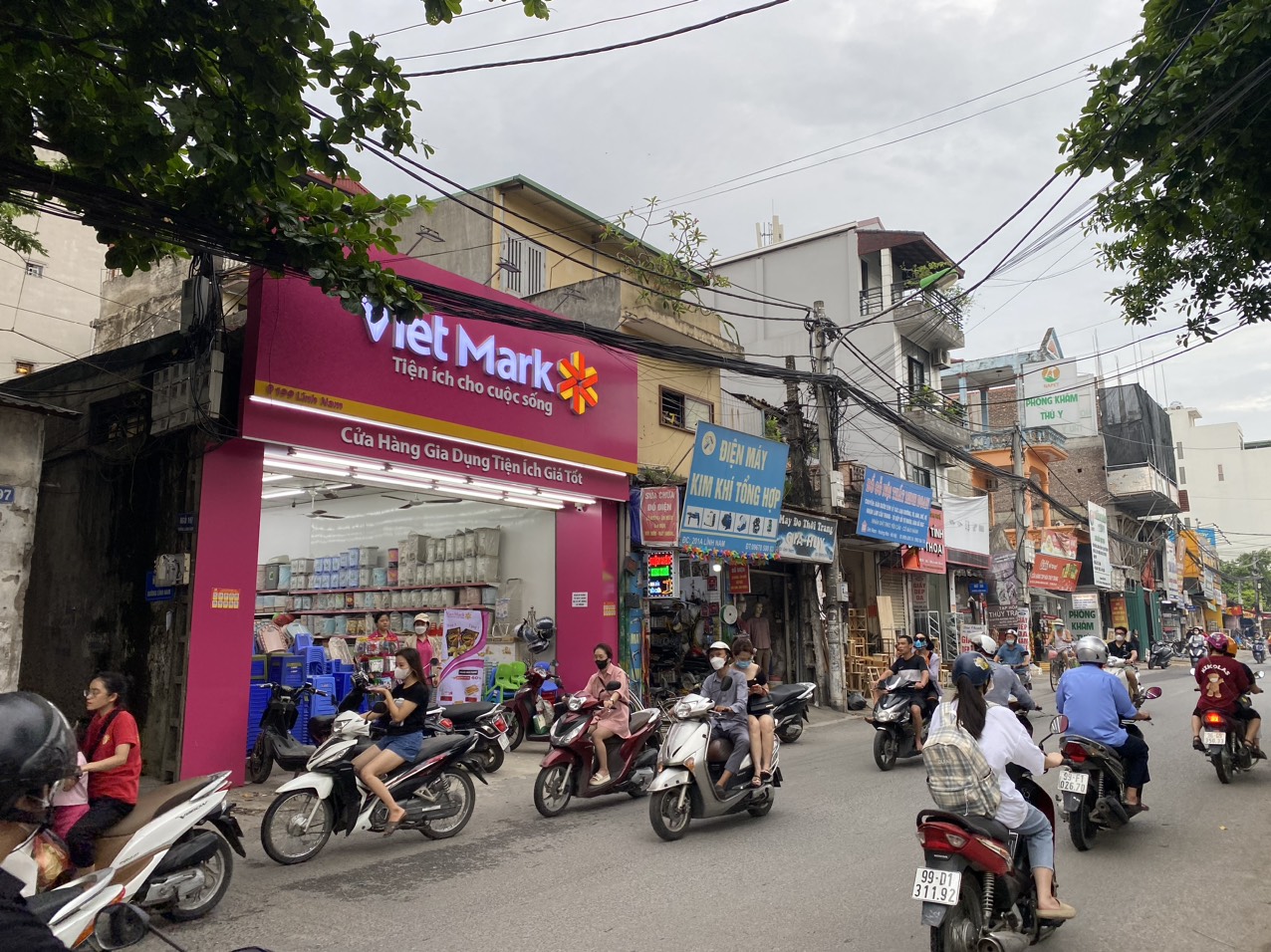 Cho thuê nhà mặt đường Lĩnh Nam 180m2 mặt tiền 6,5m giá 25tr, thuận tiện kinh doanh mọi ngành hàng