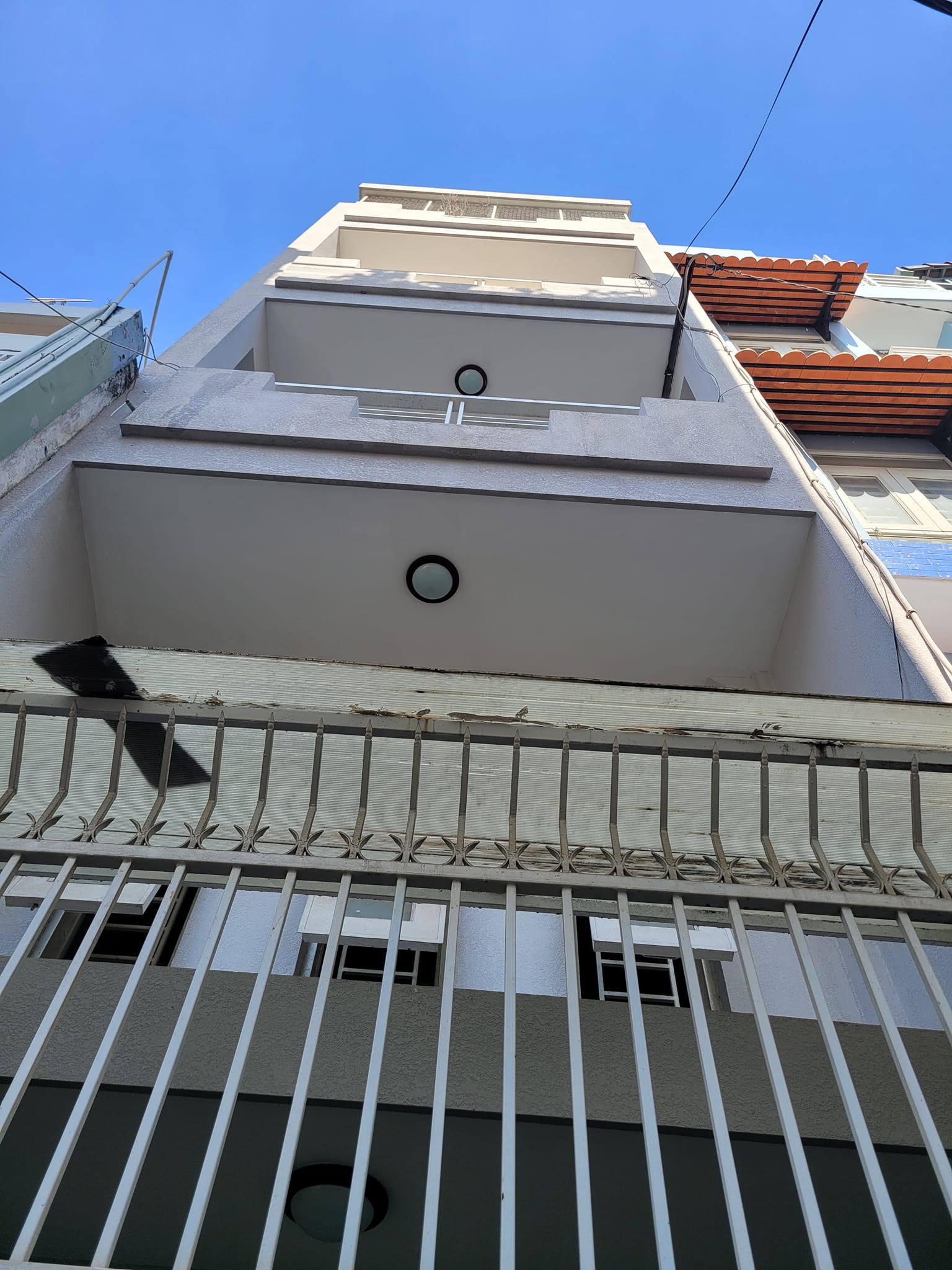 TRUNG TÂM PHÚ NHUẬN - HẺM XE HƠI - 35M2 - 5 TẦNG - GIÁ CHỈ 6.5 TỶ.'