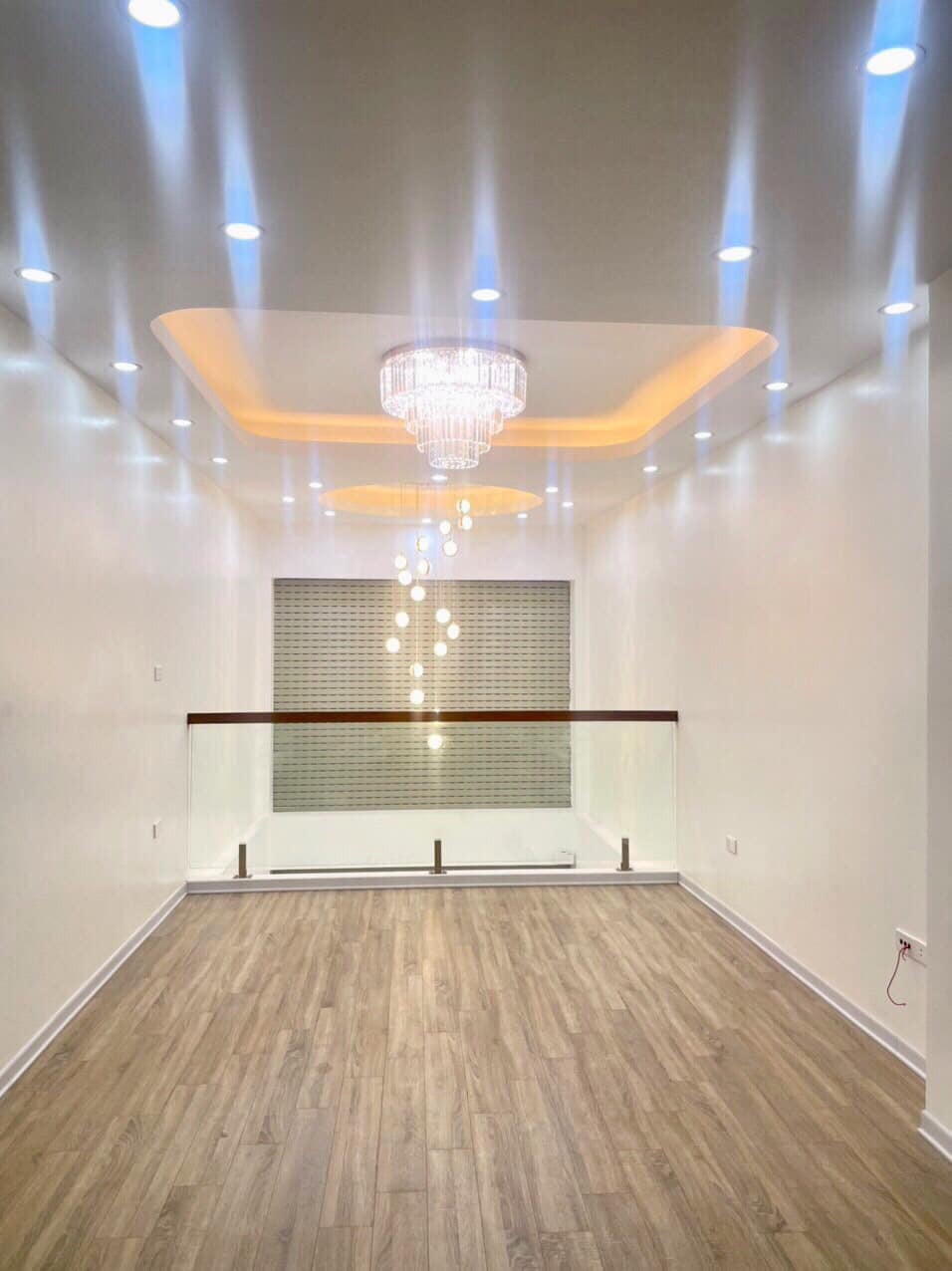 Bán tòa căn hộ 224m2 phố Hồng Hà, Hoàn Kiếm 35 phòng Thang máy Nhập Dòng tiền 2 tỷ/năm Giá 25.5 tỷ