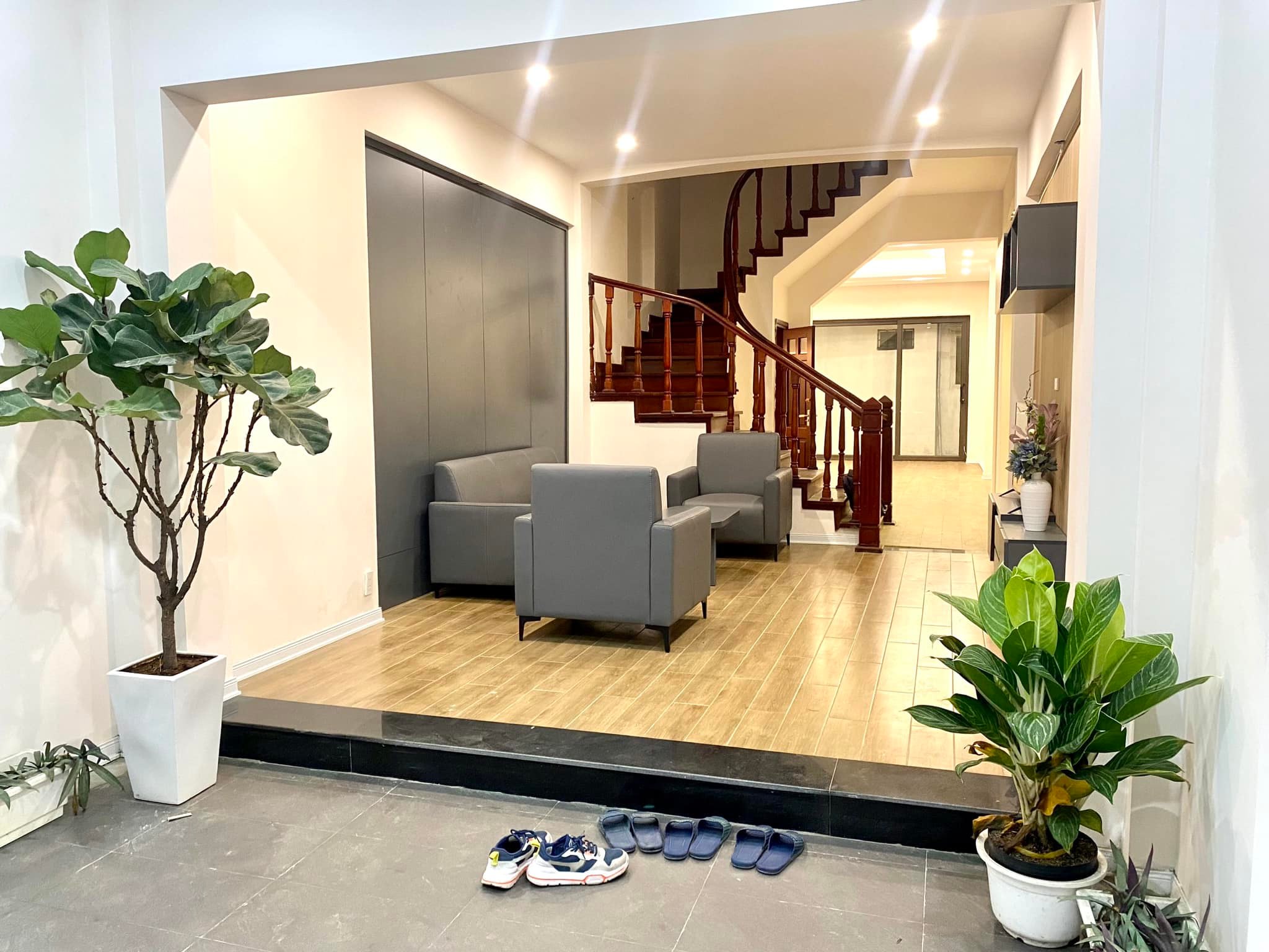 Nhà Đẹp Phố Trạm, Long Biên, Ngõ Rộng Thông, Ôtô Tránh Kinh Doanh, 55m2, 4 Tầng, Hơn 5Tỷ.