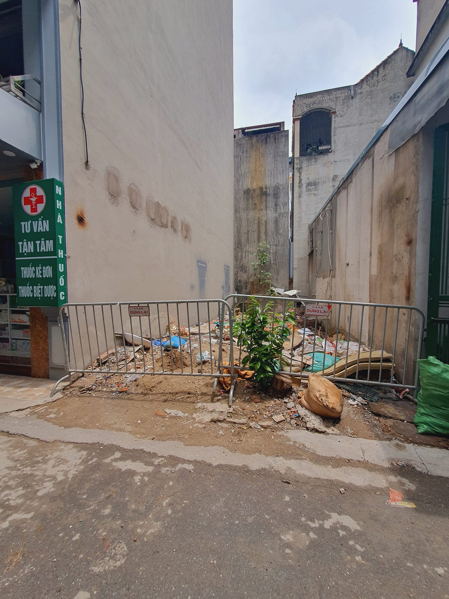 Bán Gấp Lô Đất Đầu Phố Hoa Bằng 90m2, Oto Đôc Cửa, Hơn 9 Tỷ