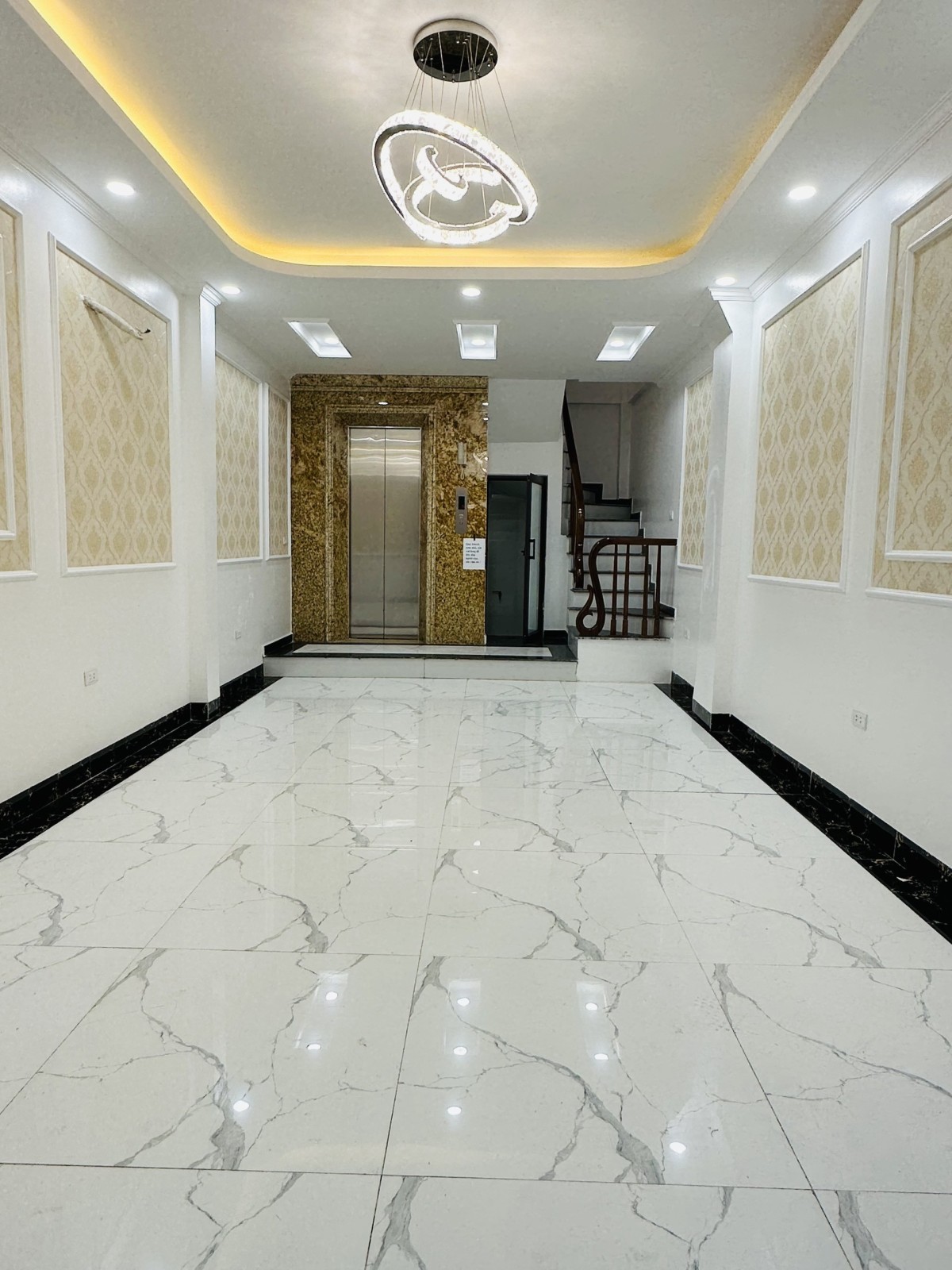 CÂN BÁN GẤP! NHÀ MẶT PHỐ CỔ, PHỐ HÀNG VẢI 7 tầng 160M2