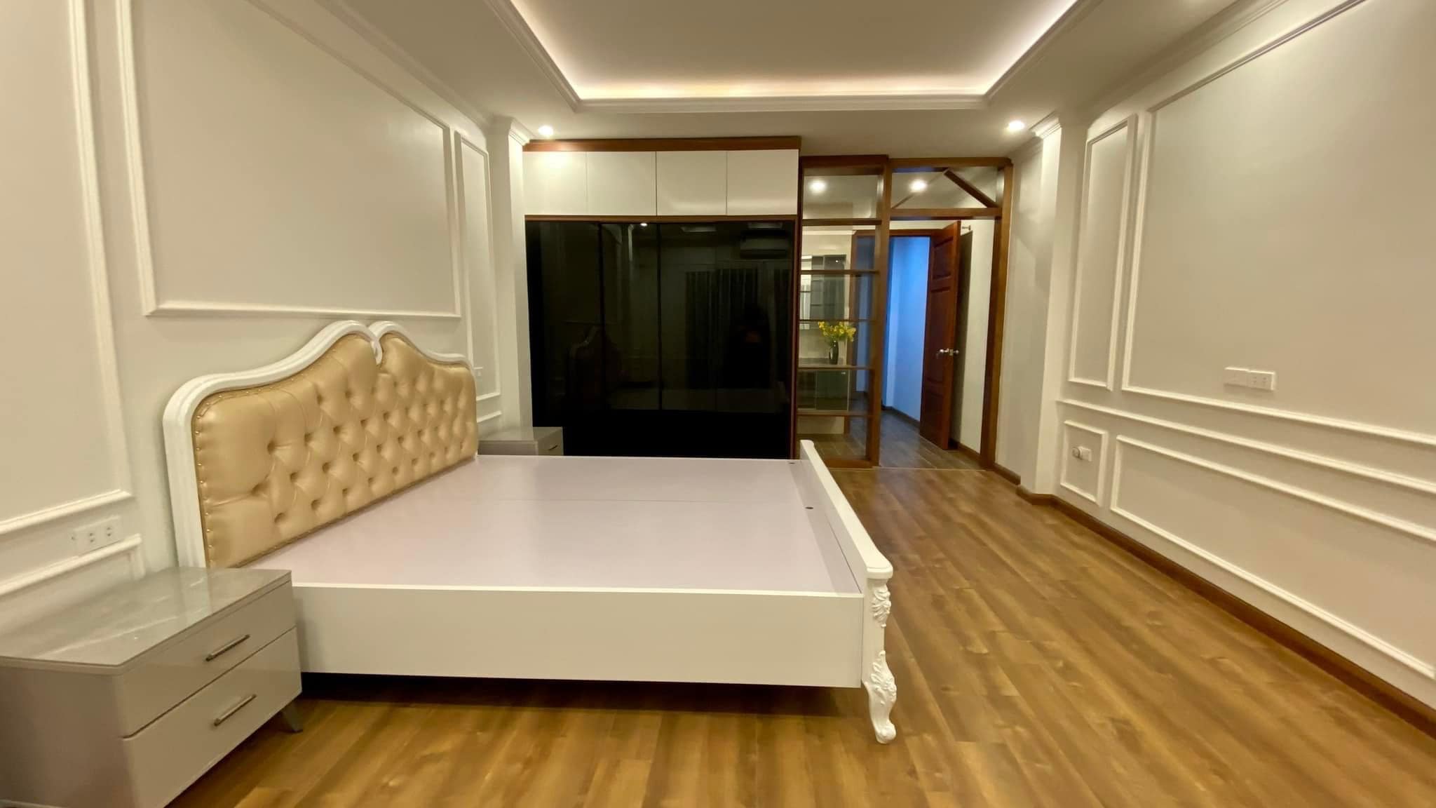 Bán nhà mặt Phố Xã Đàn - Đống Đa 65m 5 tầng, giá 37.5 tỷ