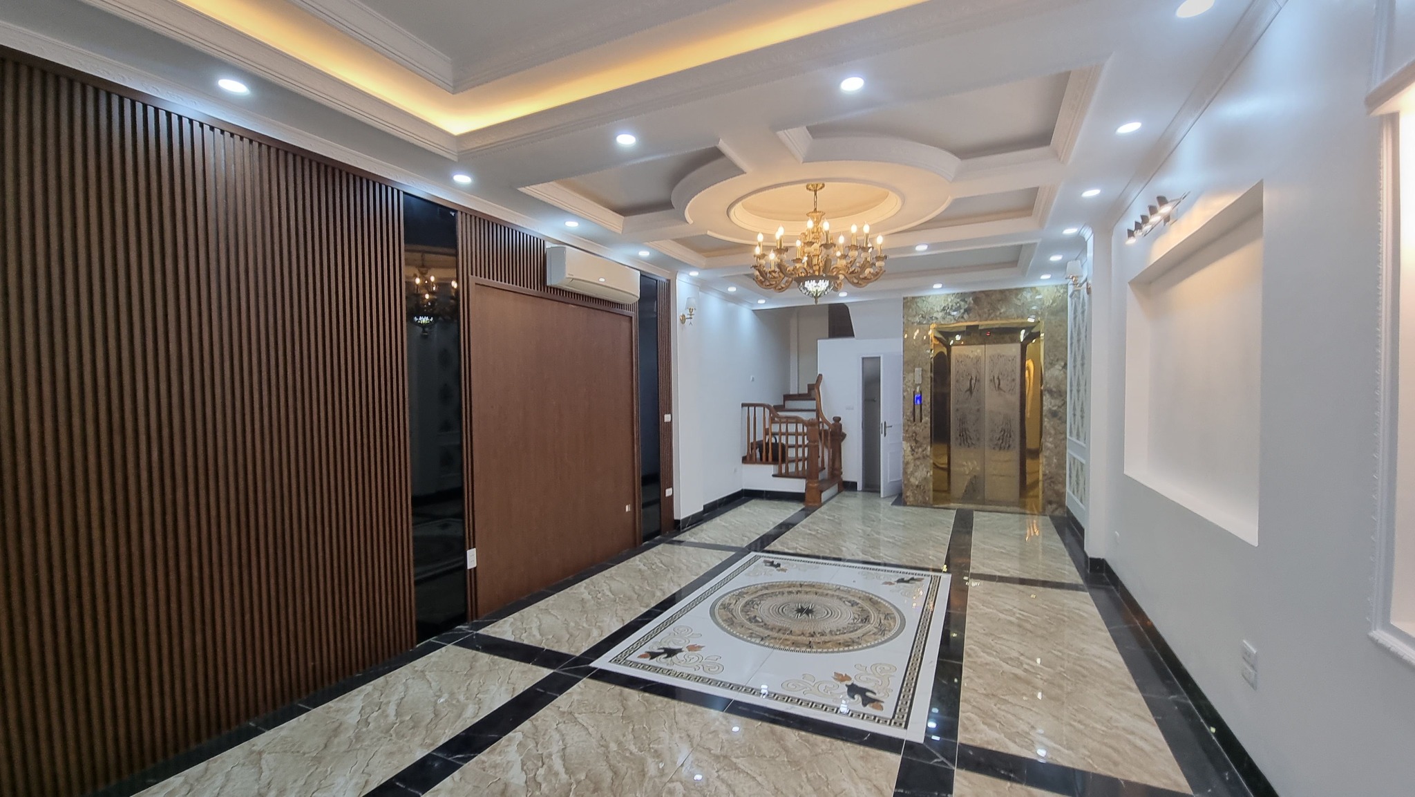 Bán tòa nhà 144m2 phố Nhật Chiêu, Tây Hồ 36 phòng View Hồ Dòng tiền 10%/năm Giá 34.3 Tỷ